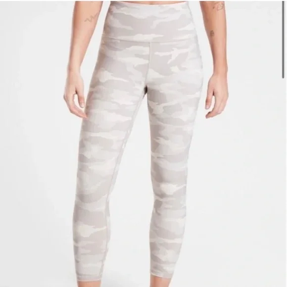 ATHLETA Gray Cream Camo Elation 7/8 Tight Gym Workout
Leggings Size XS - Picture 1 of 4